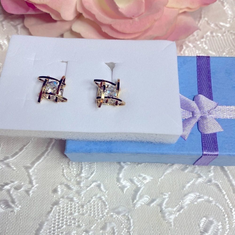Te Man zircon stud Gold Earrings